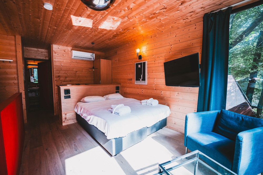 Utopia Hotel 23/69