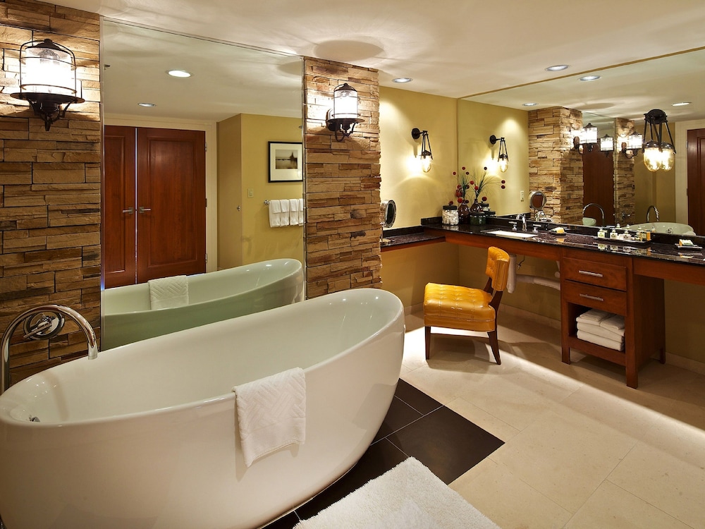 Hilton Anatole 18/90