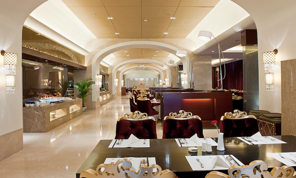 Golden Mountain International Hotel 42/49