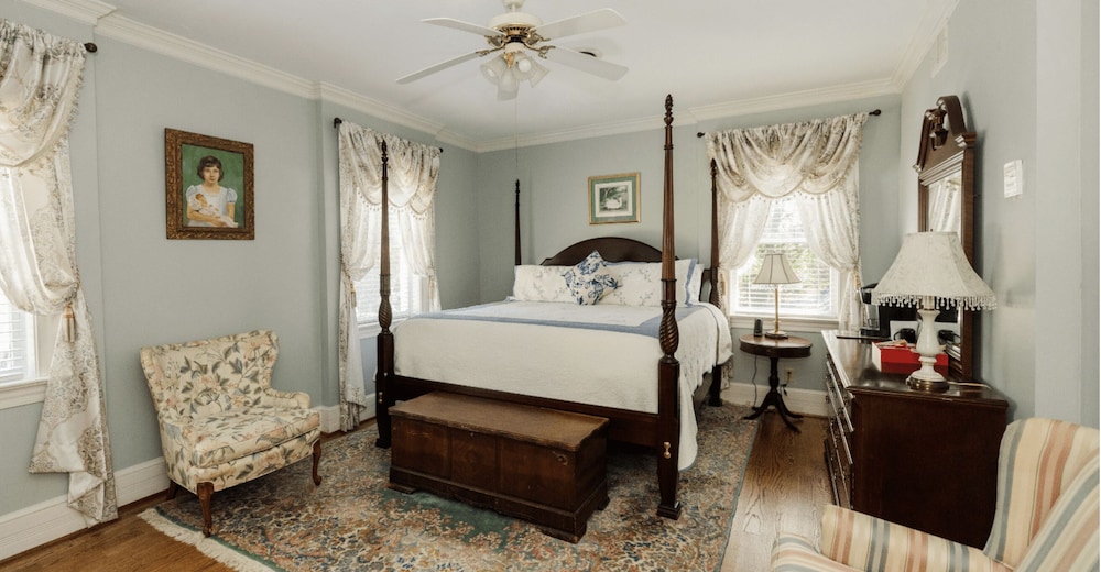 ROOM, DOUBLE BED