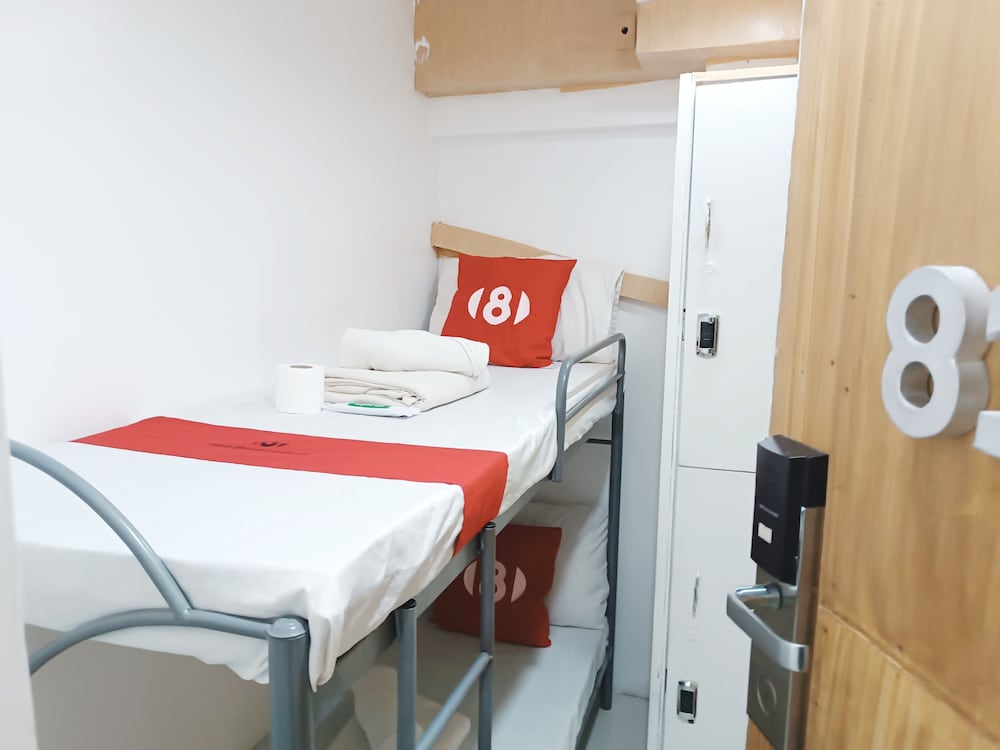 8Hostel 29/50
