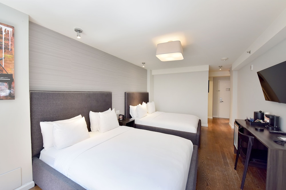 Hotel 32 32 19/78