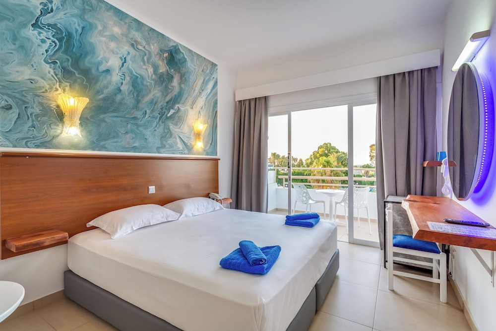 Adelais Bay Hotel 18/50