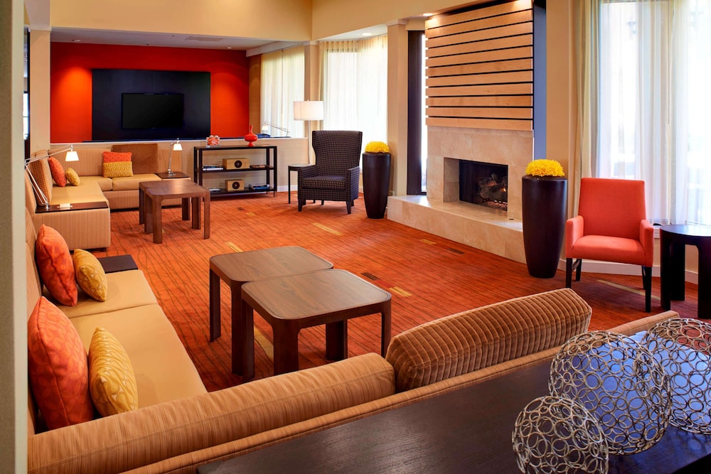 Comfort Inn and Suites Arlington Heights Wilke Rd 37/69