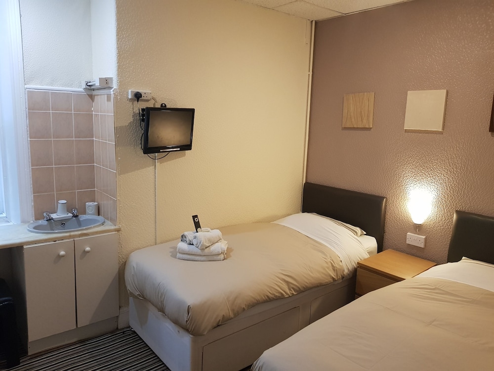 ROOM, TWIN BEDS