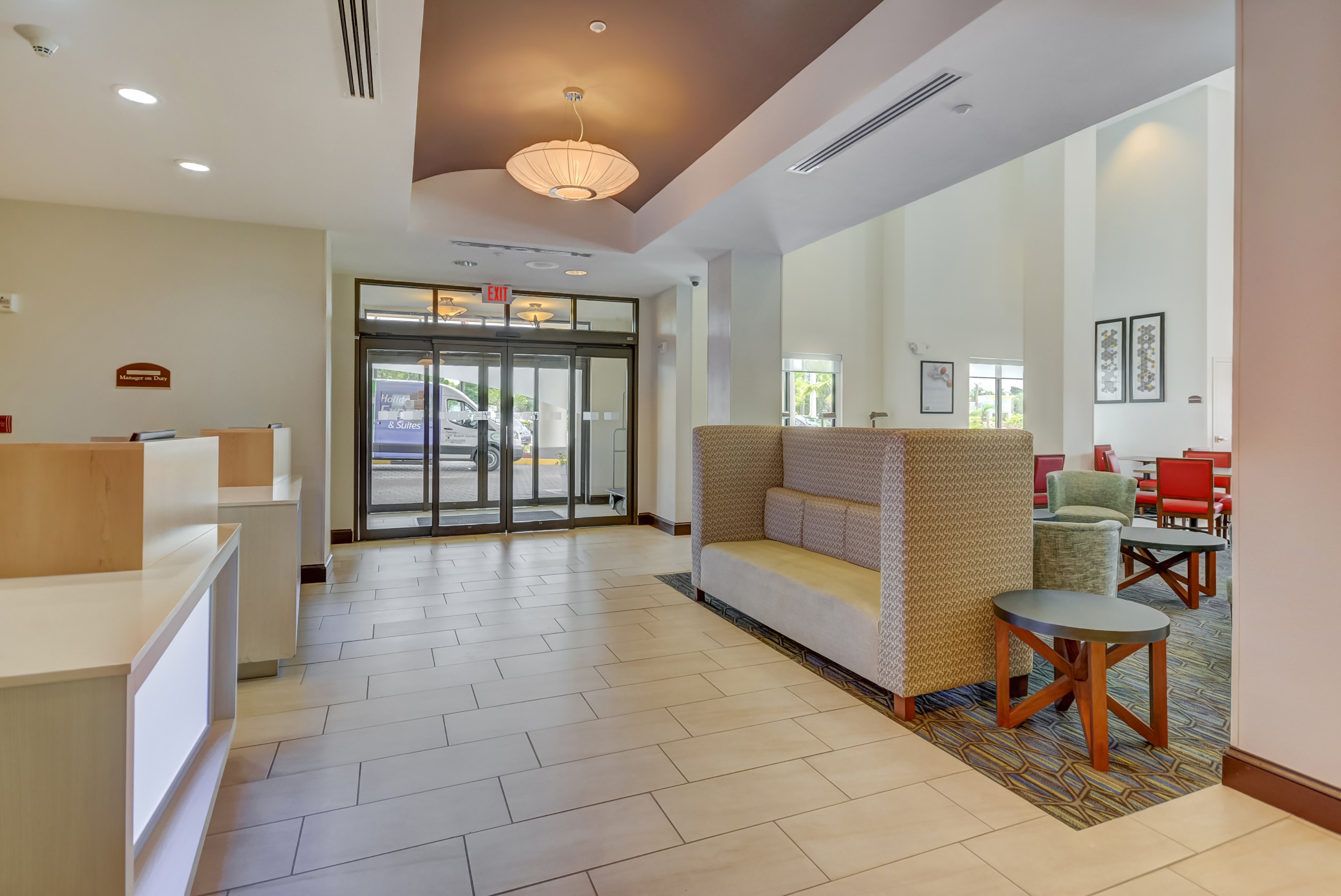 Holiday Inn Express Hotel Suites Tampa Usf Busch Gardens 50/70