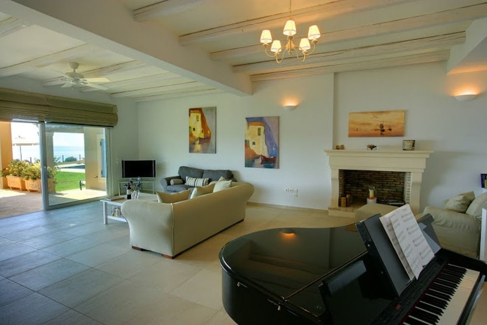 Monambeles Villas 44/76