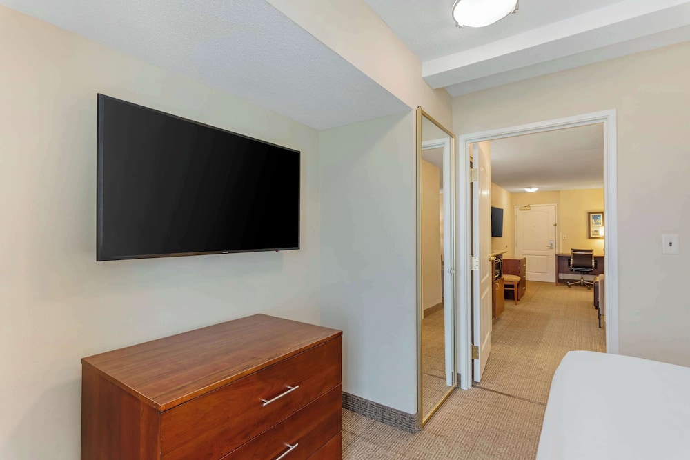 Comfort Inn & Suites Dover near Speedway 52/56