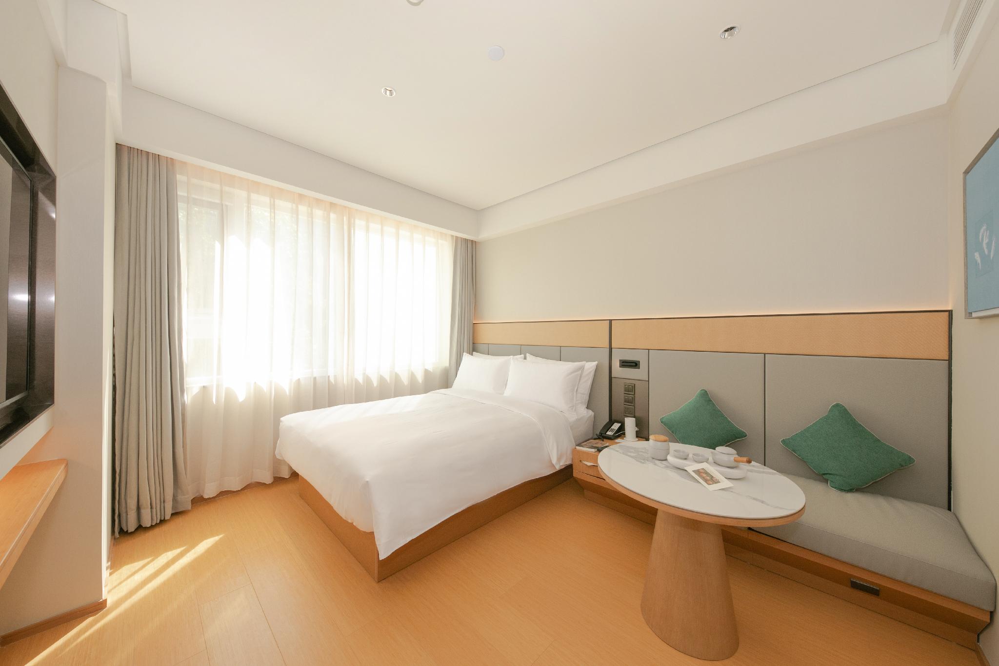 Business, Queen Bed