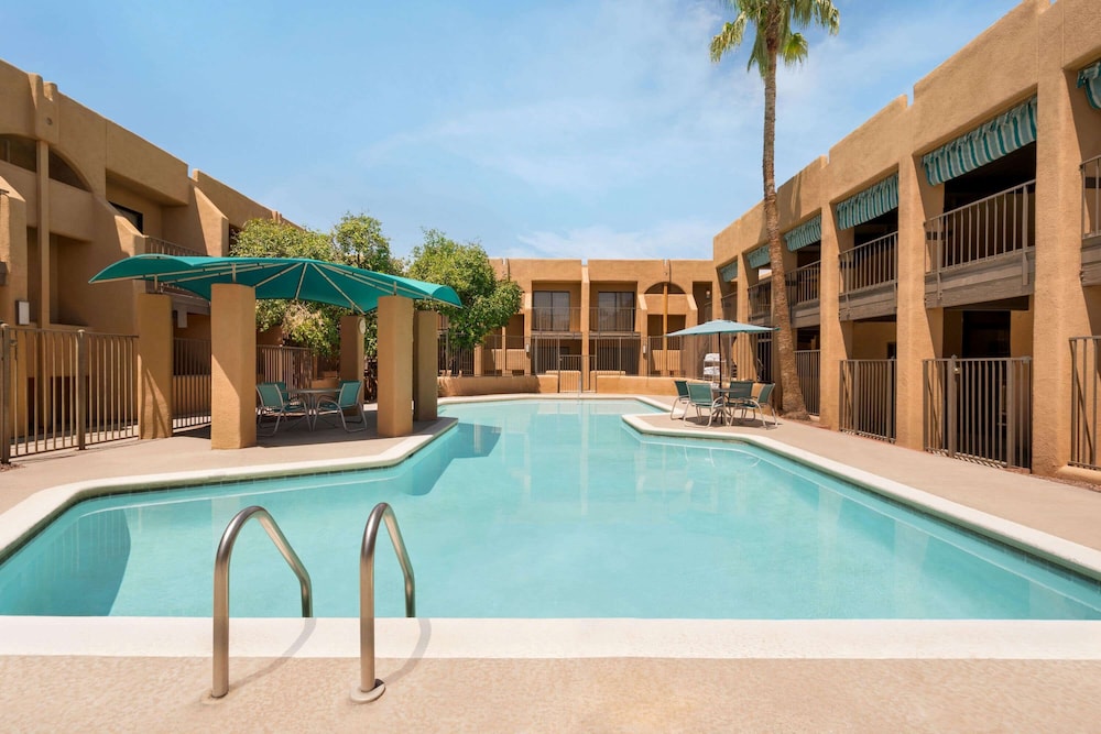 Las Palmas Hotel Tucson 36/41