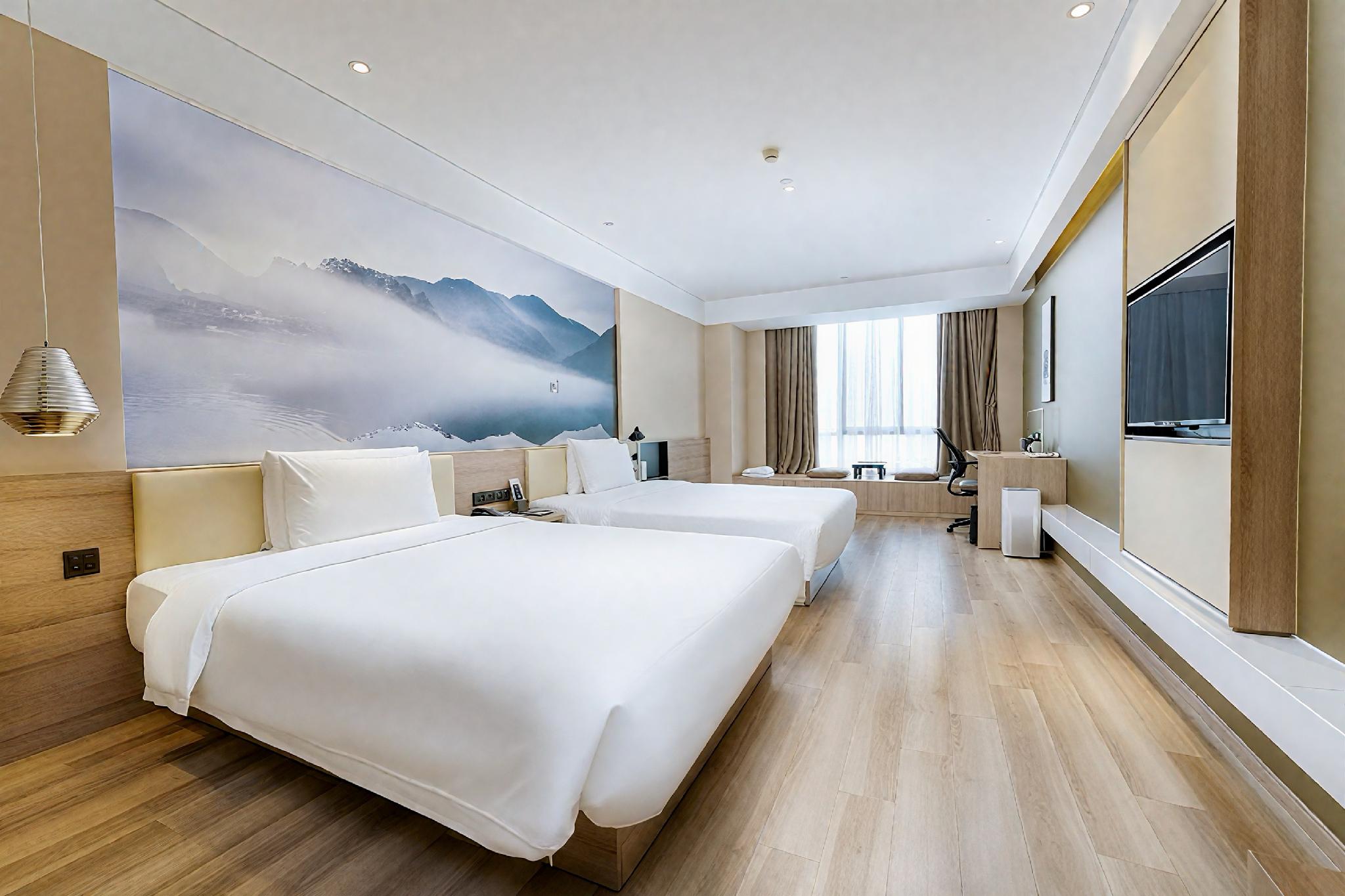 Jimu, Twin Beds, City View