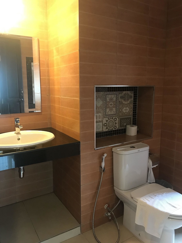 Namamema Boutique Hotel 68/70