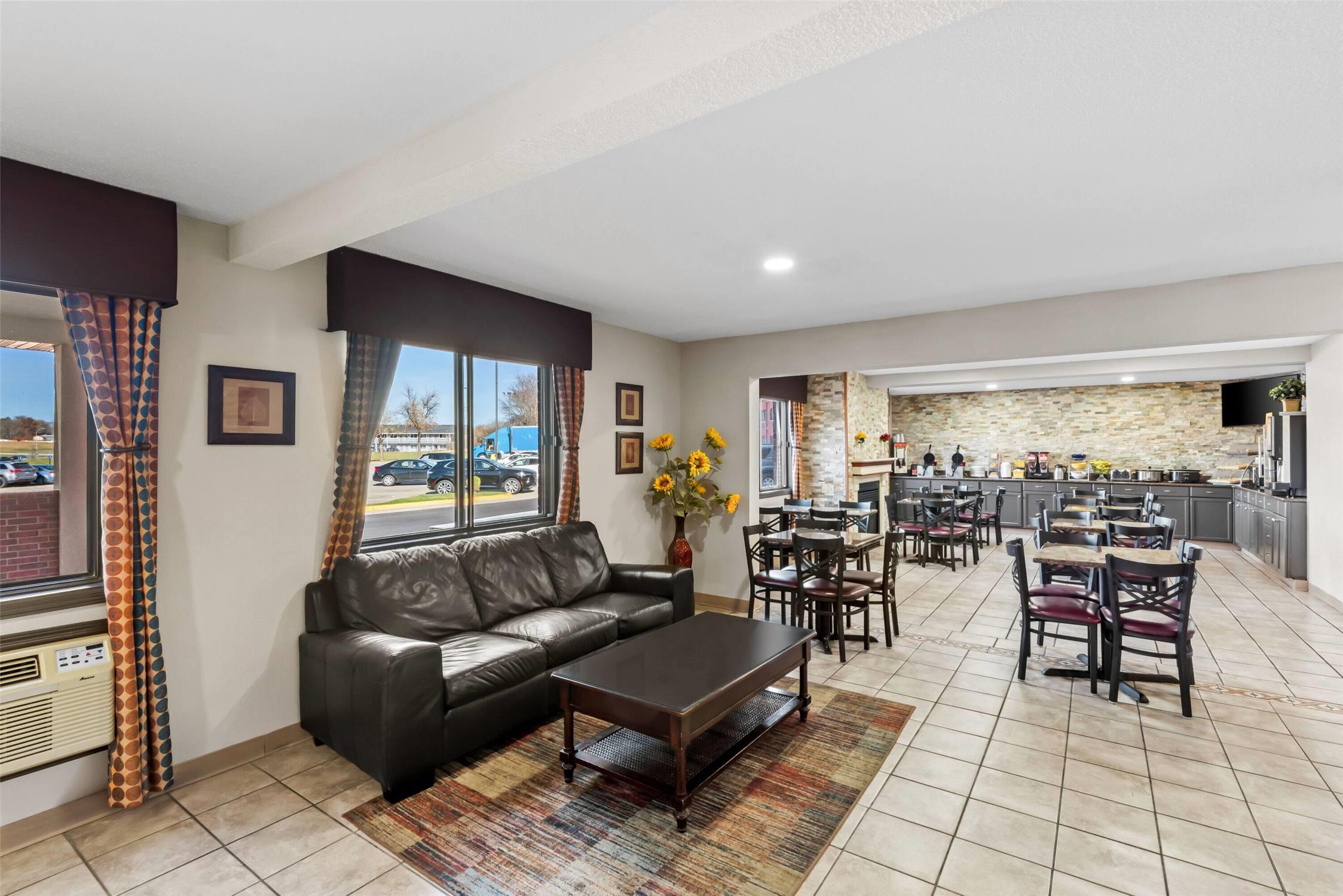Days Inn & Suites By Wyndham Des Moines Airport 29/40