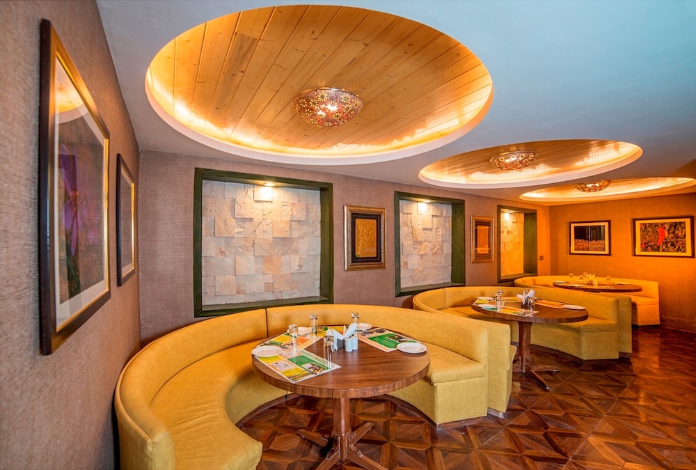 Lemon Tree Hotel Srinagar 18/21