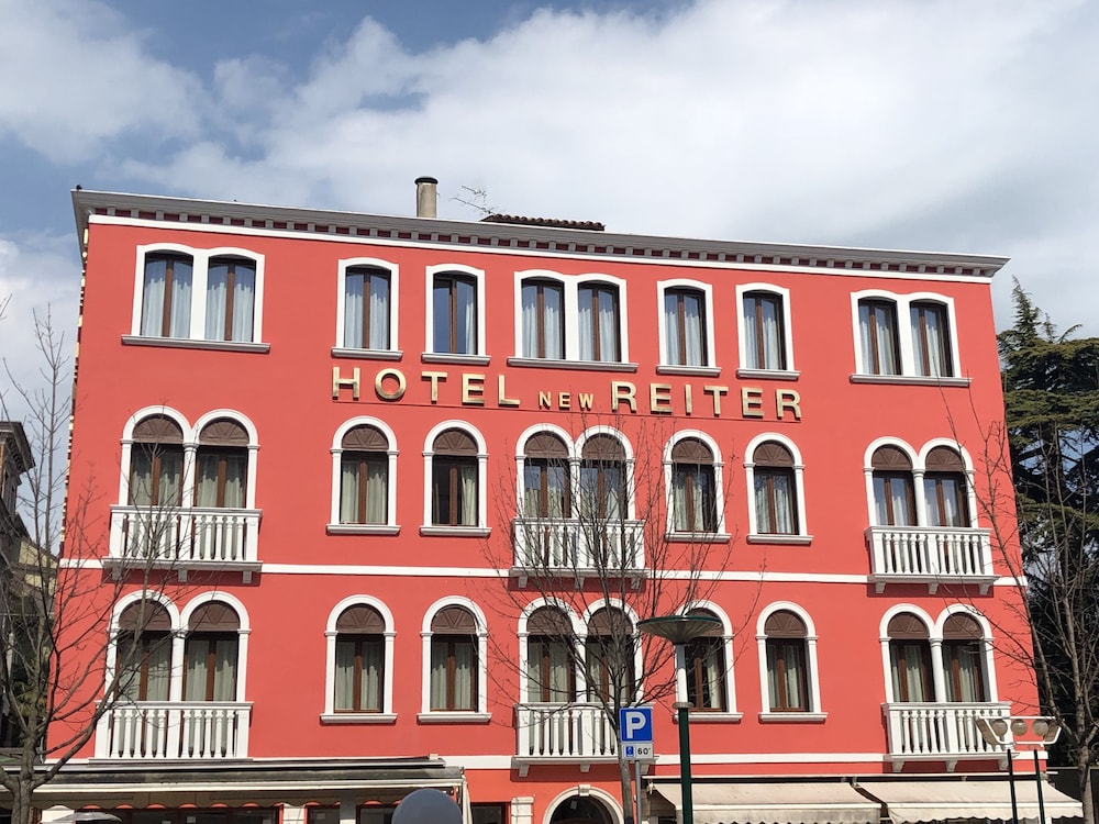 New Reiter Hotel 2/58