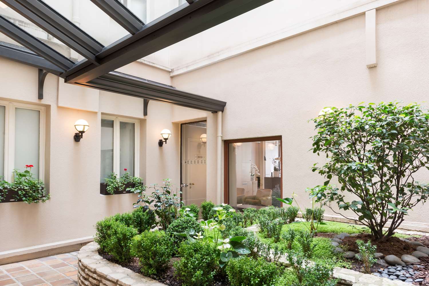 Hotel Jardin De Cluny 41/42