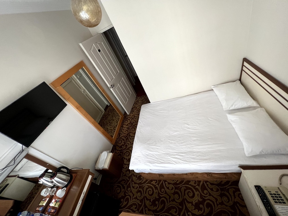 Headman Hotel 14/41