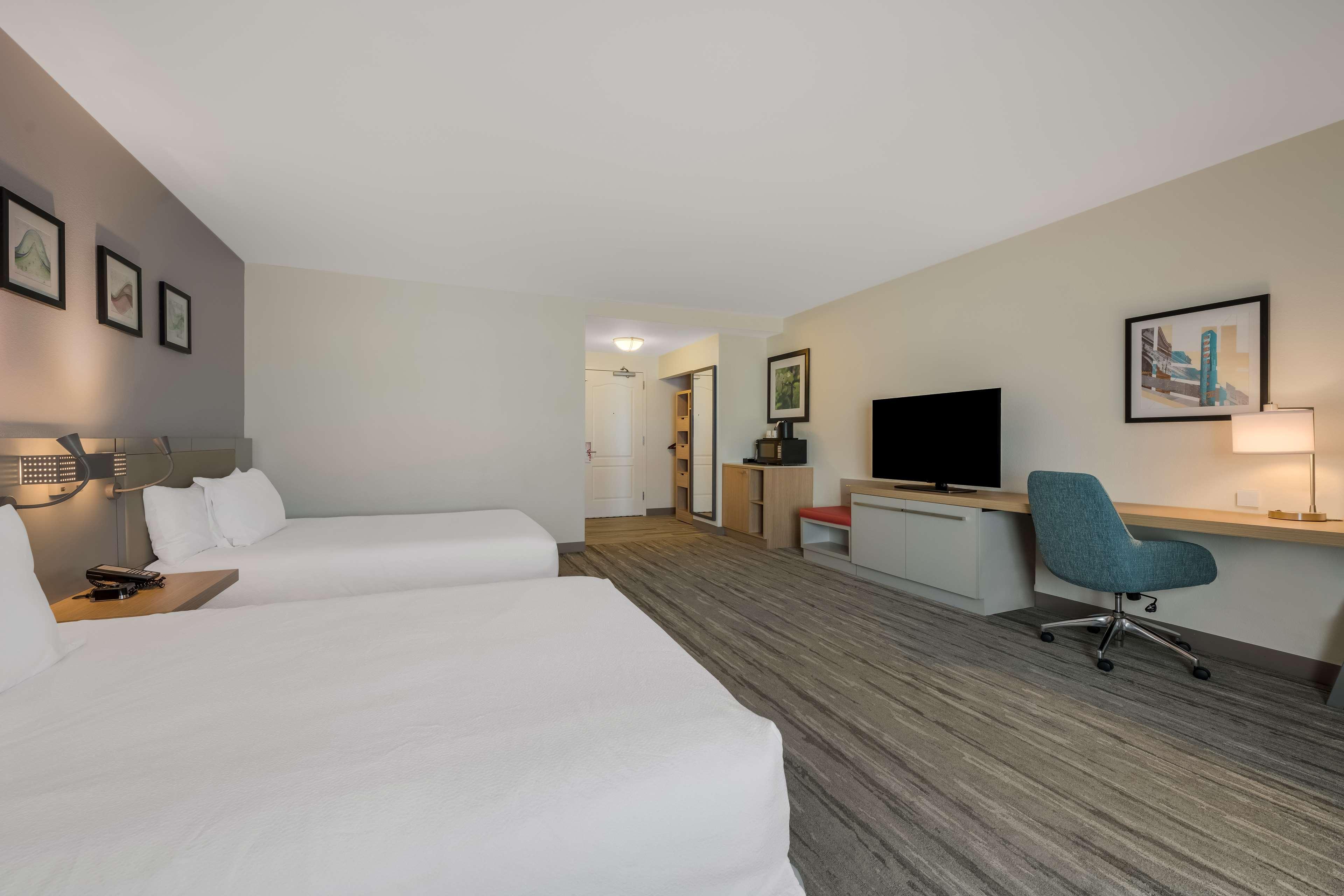 غرفة بسرير مزدوج أو سريرين منفصلين لذوي الإعاقة، Hilton Garden Inn Rockford 2/2
