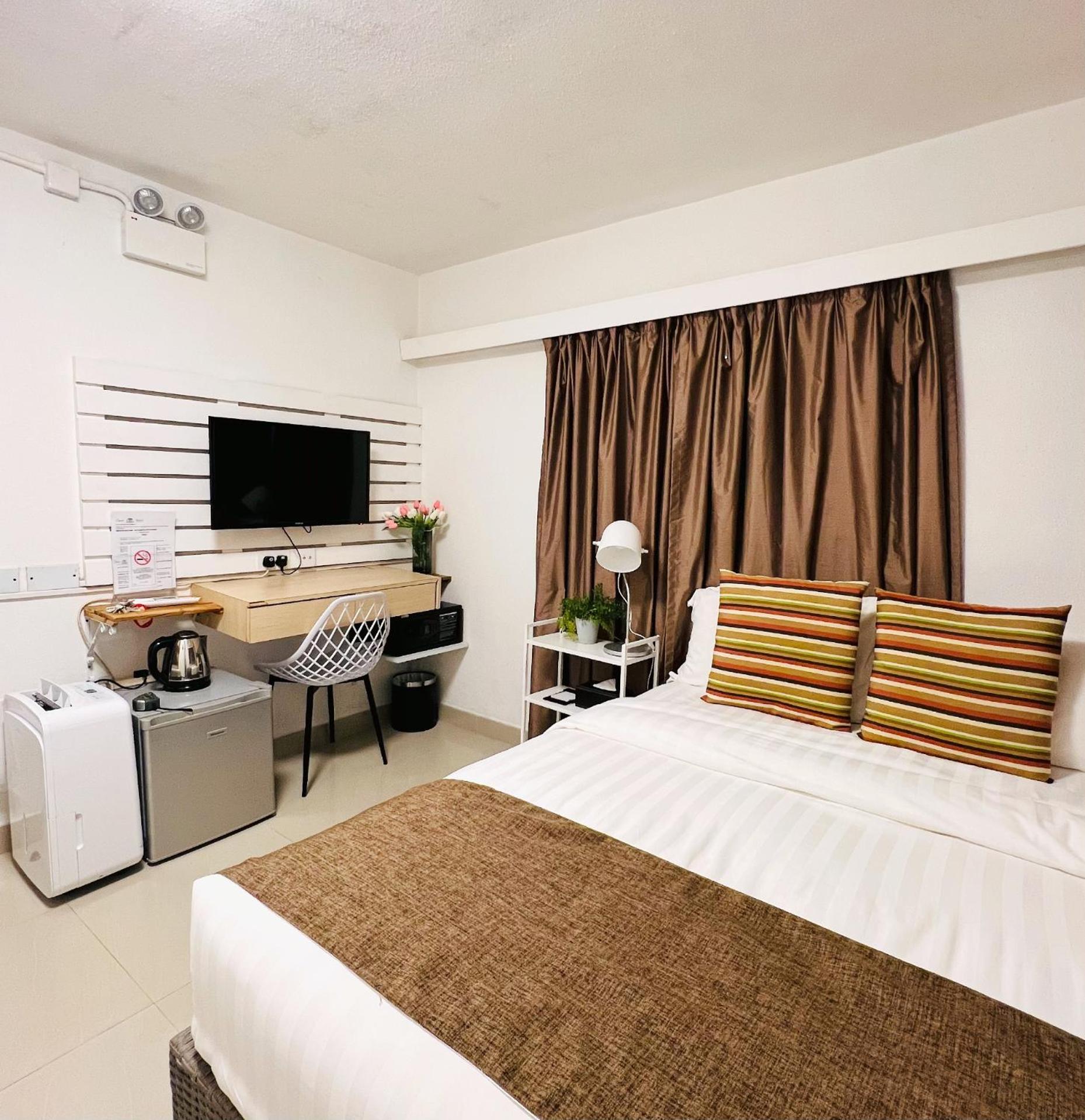 Standard, Double Bed, No Window, Ground Floor