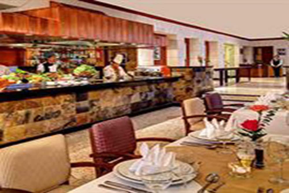 Radisson Hotel Chateau de Bangkok 34/48