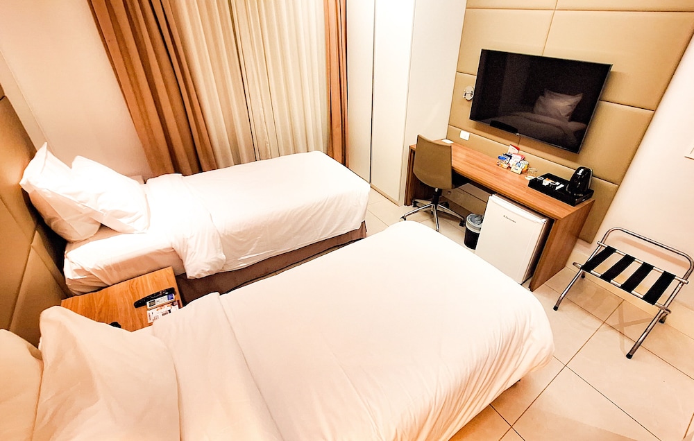 Deluxe, Single, Twin Beds