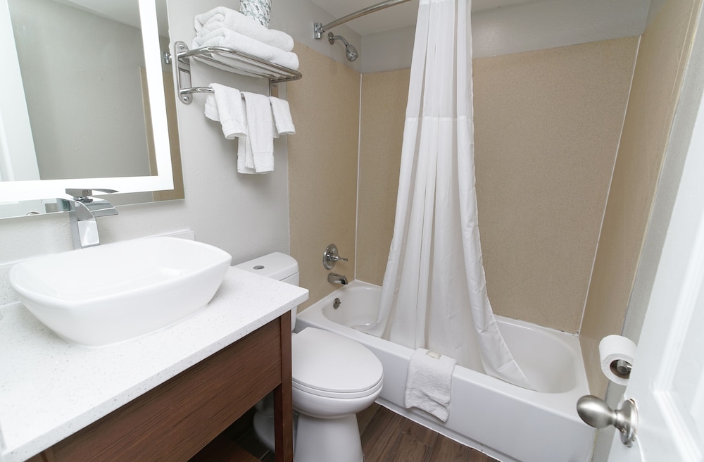 Sandpiper Inn 47/48