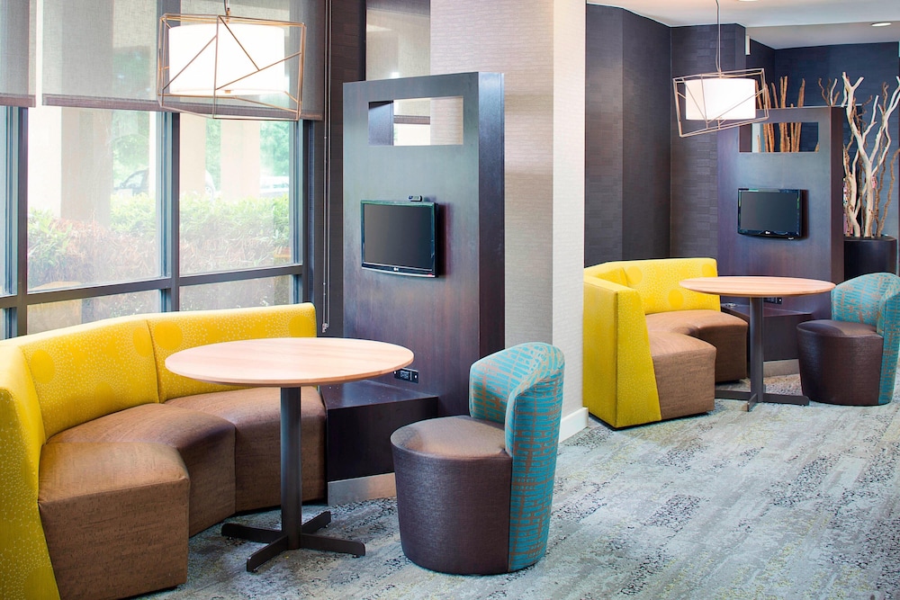 Courtyard By Marriott Roanoke Airport 25/39