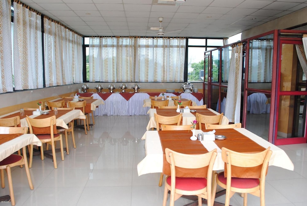 Swan Inn Hotel 18/24