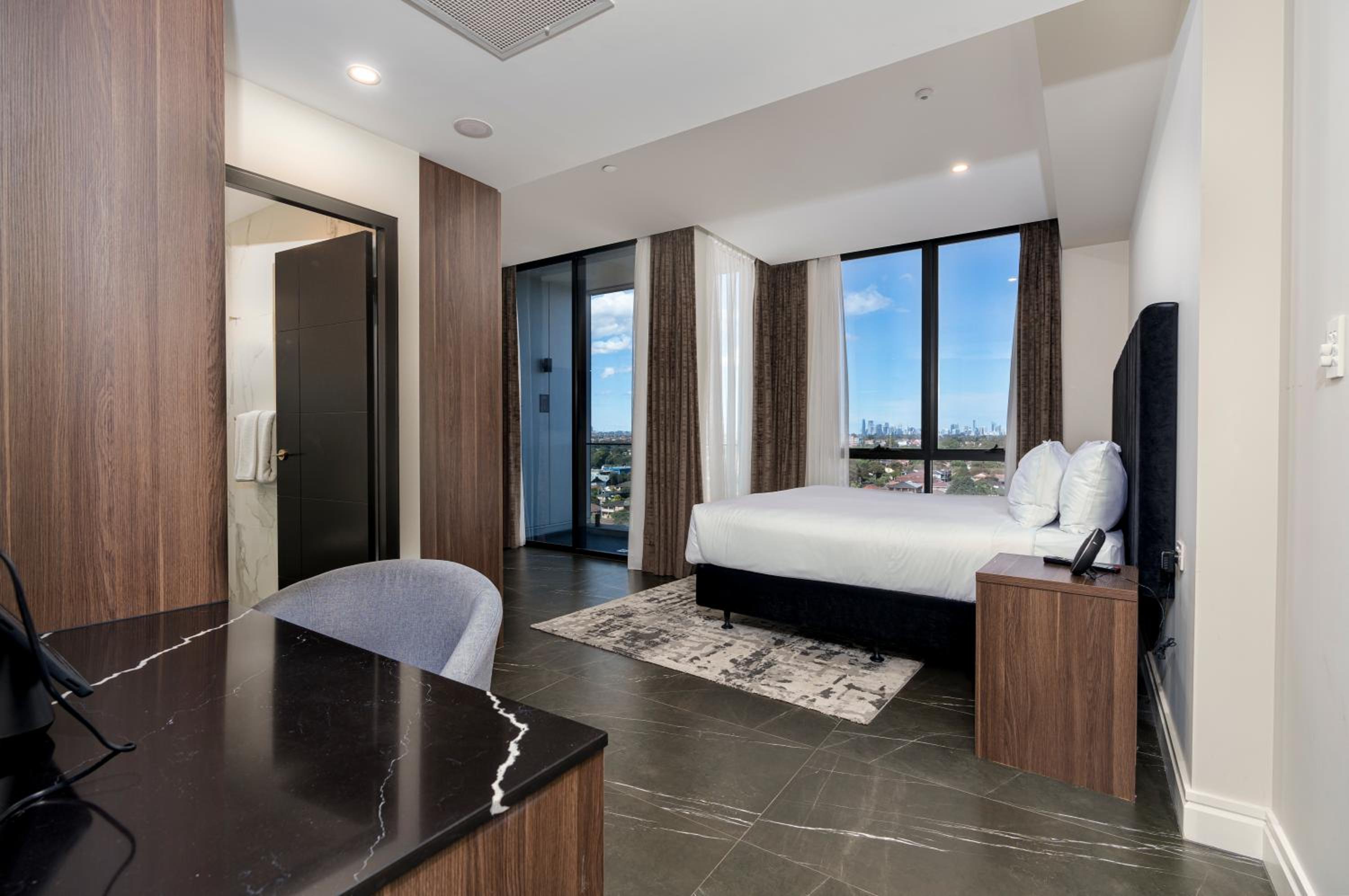 Junior Suite, King Bed, Crowne Plaza Sydney Burwood 5/5
