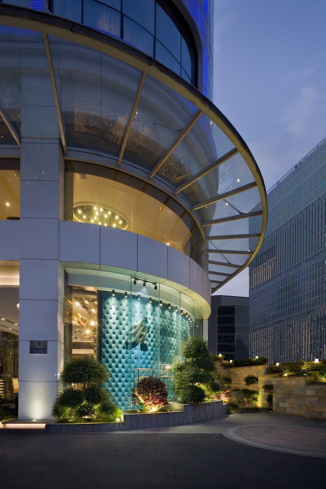DeRUCCI Hotel 3/65