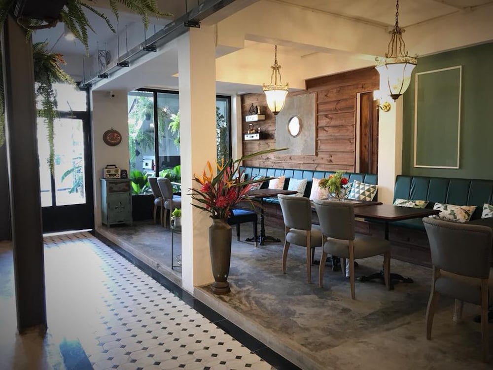 Bloom Boutique Hotel And Cafe 24/34