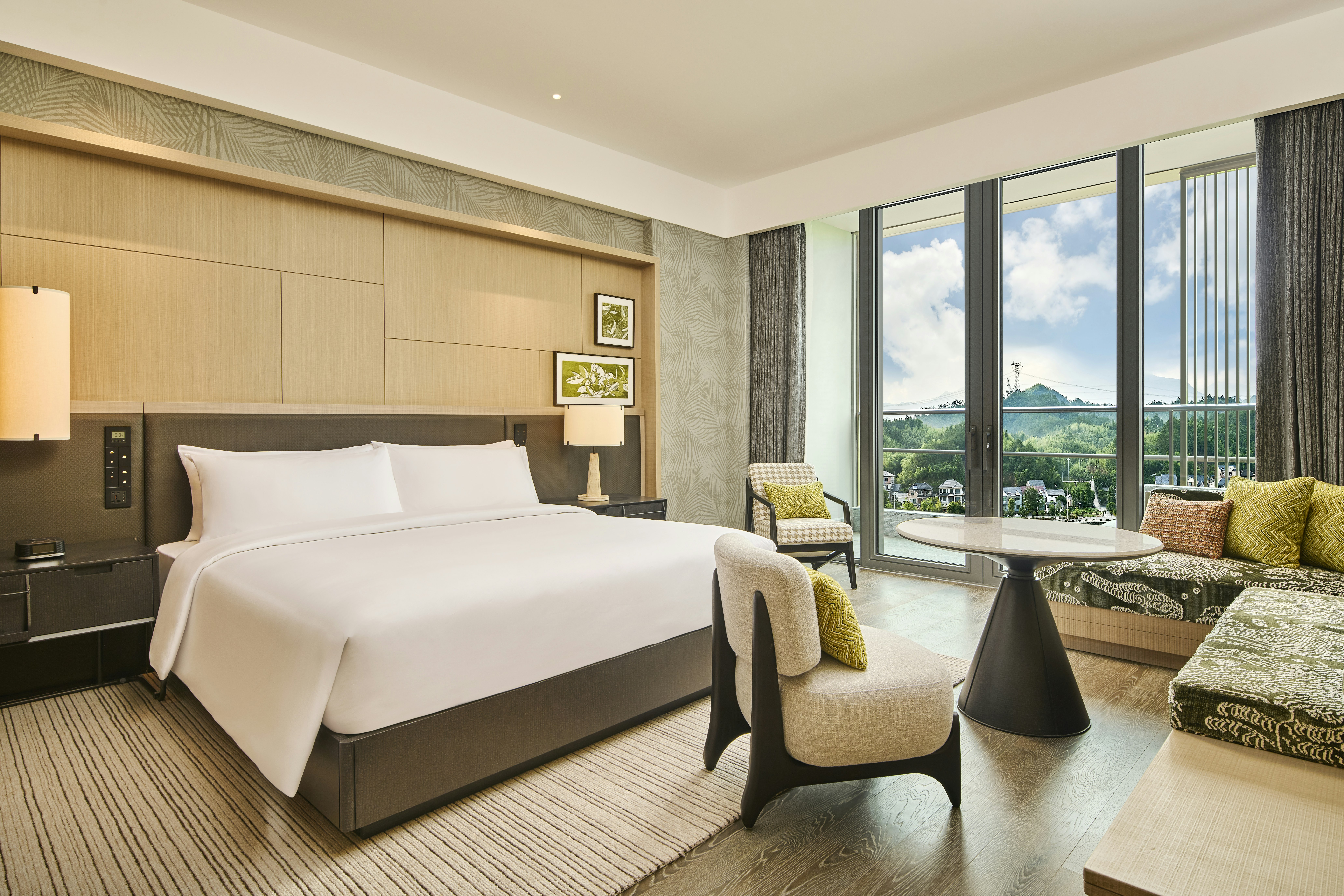 ROOM, KING BED, ACCESSIBLE