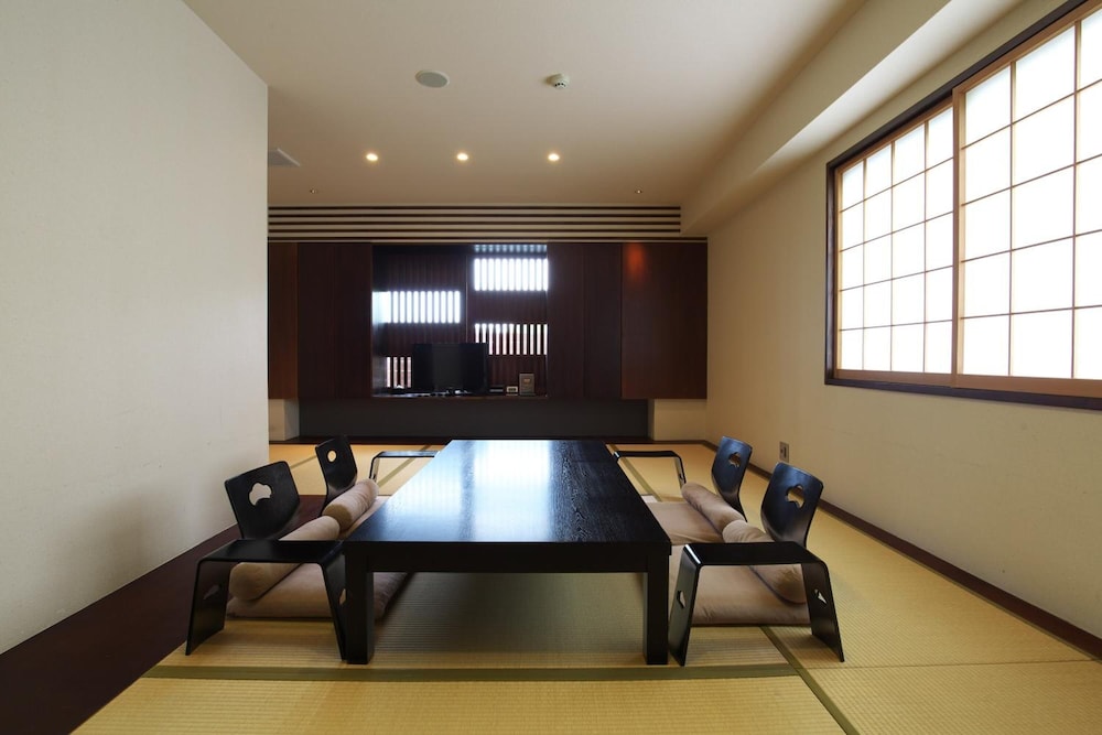 Ryotei Matsuya Honkan Suizenji 28/50
