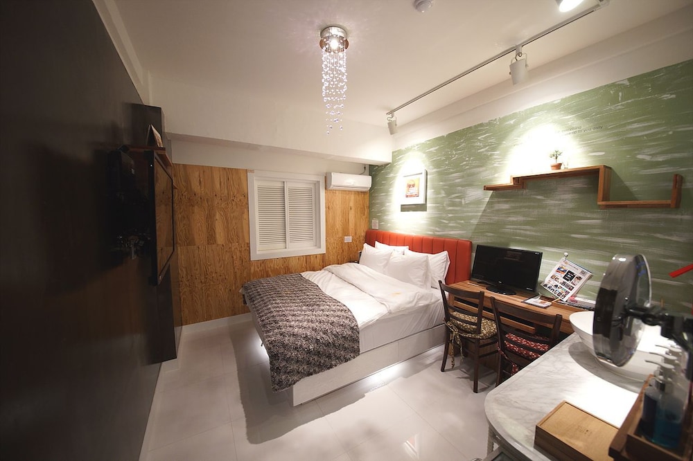 February Hotel Apsan 49/67