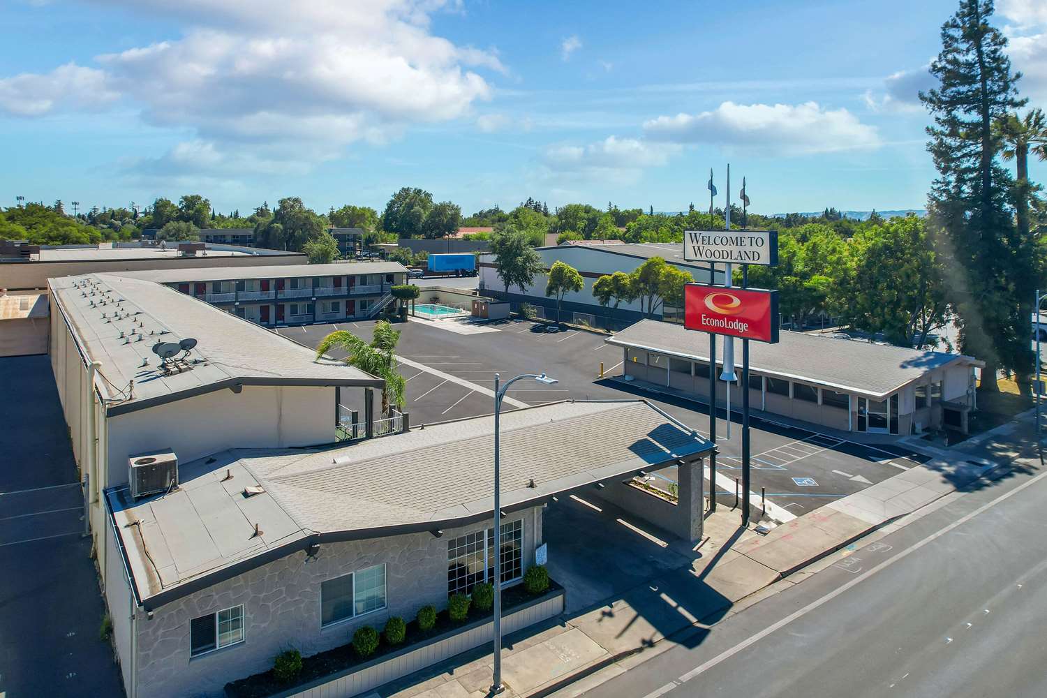 Econo Lodge Woodland near I-5 27/30