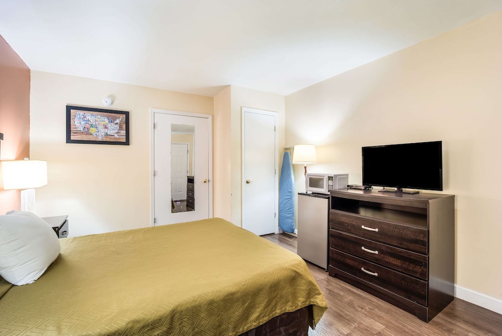 Econo Lodge Santee SC 18/28