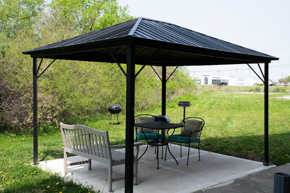 BlissPoint Inn and Suites Marion 42/47