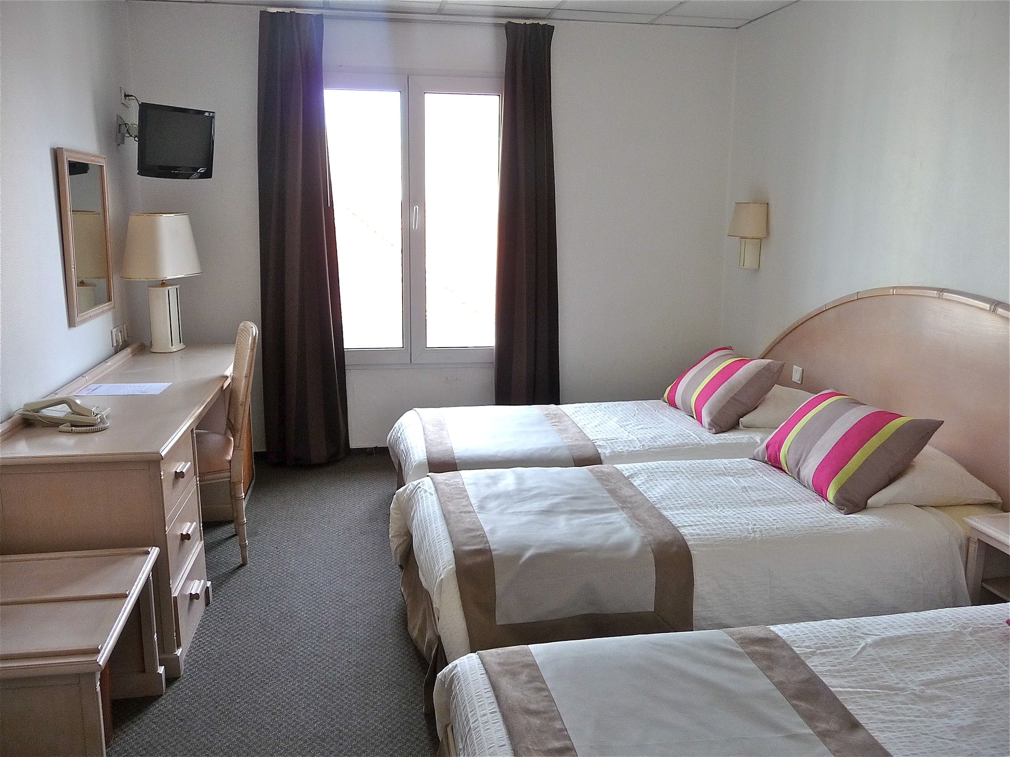 ROOM, TRIPLE