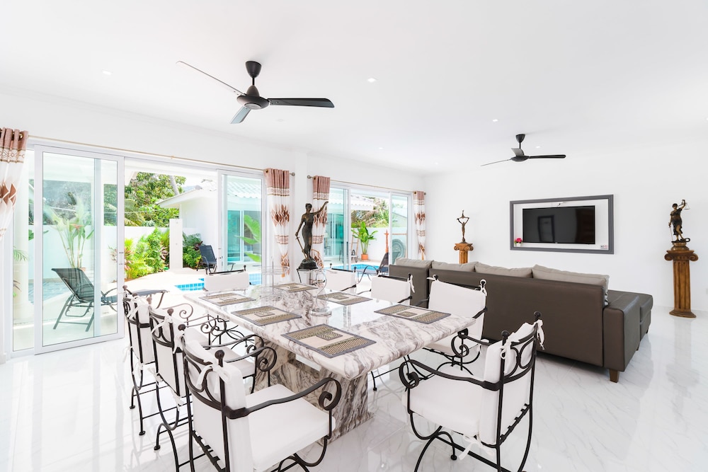Wirason 2-Bedroom Pool Villa 15/22