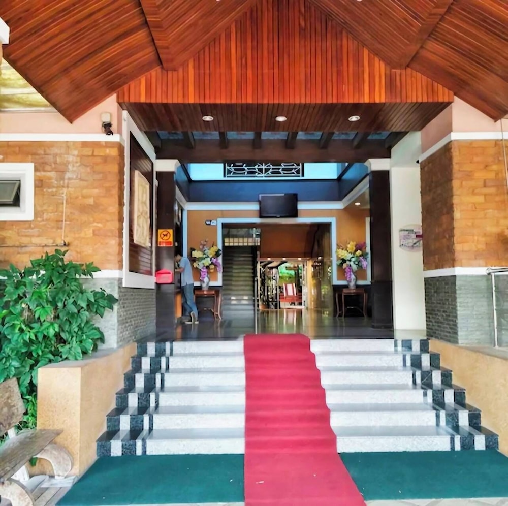 Sabai Hotel 9/50