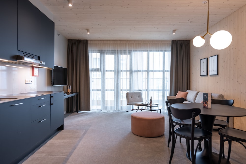 Reykjavik Residence Hotel 64/75