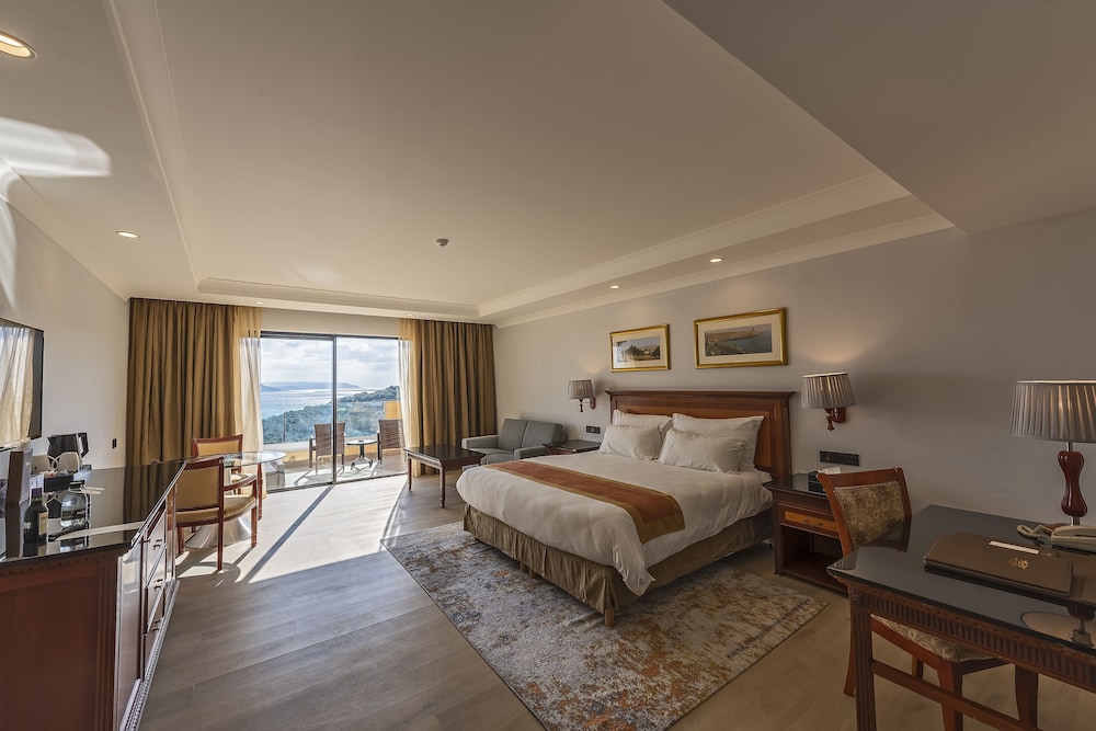 Room at Grand Hotel Gozo, GHAJNSIELEM