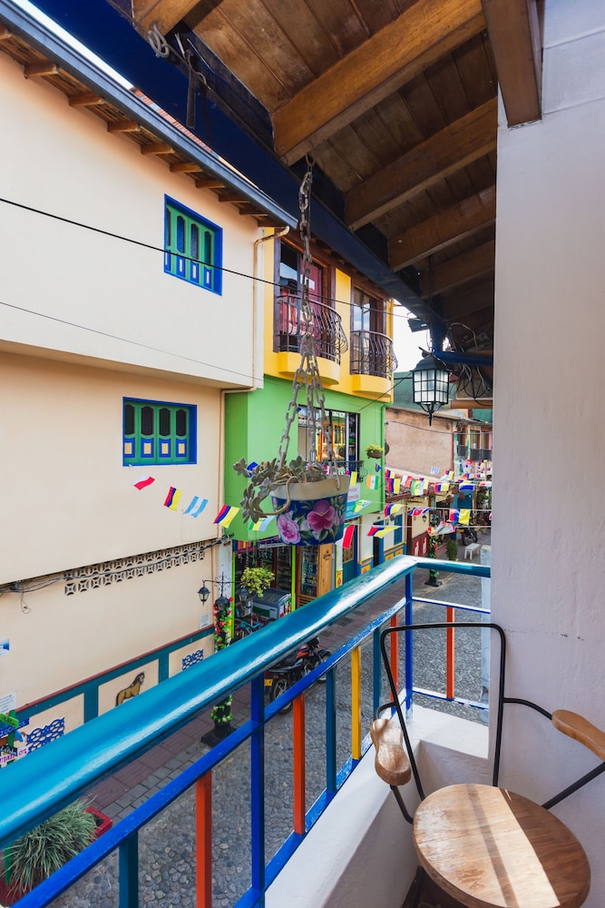 Hotel Guatatur 33/50