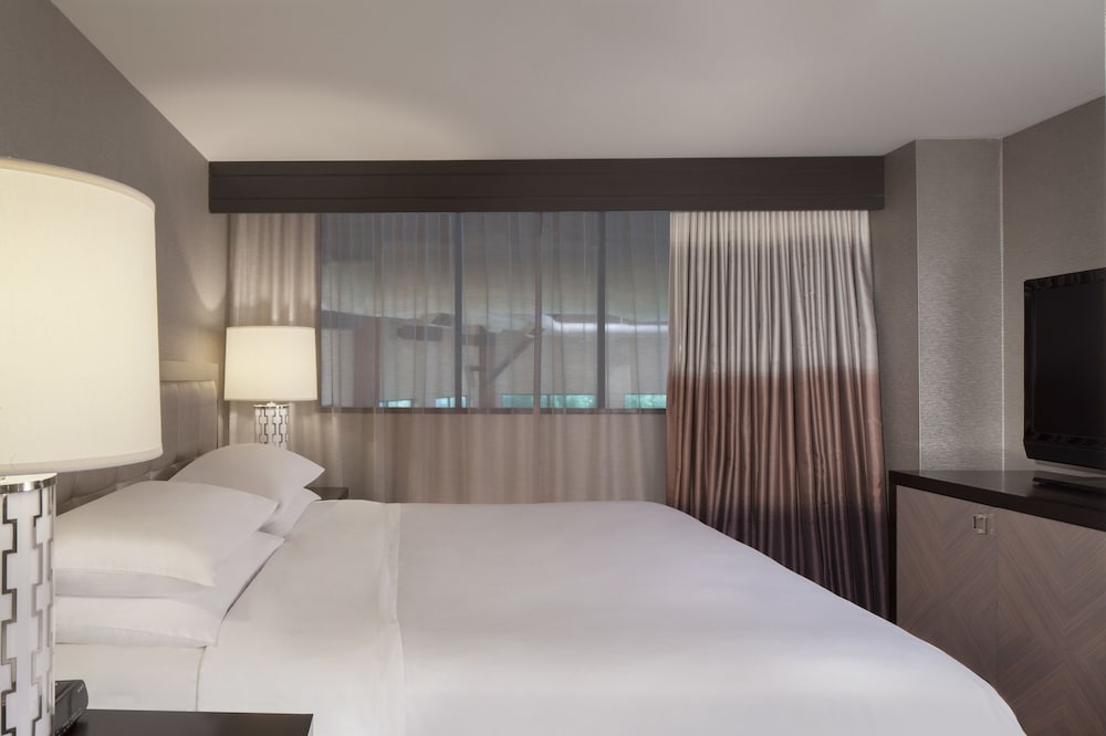 Sheraton Bucks County Hotel 11/61