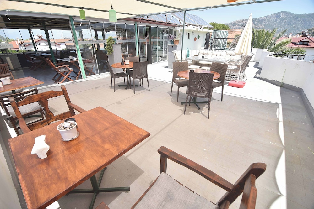 Caretta Caretta Hotel 35/41