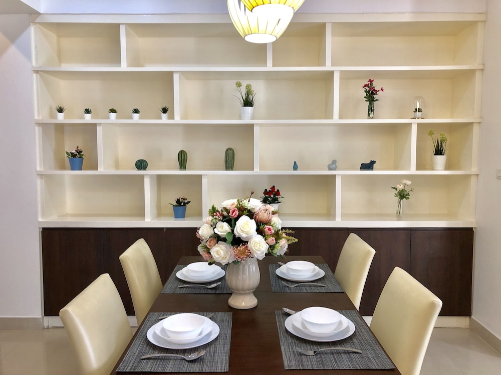 14 Place Sukhumvit Suites 52/66