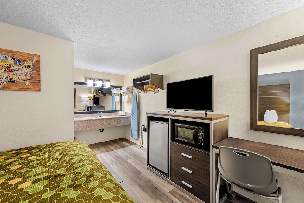 Econo Lodge Kingsport East 31/38