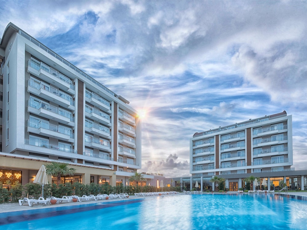 Greenwood Suites Resort 4/68