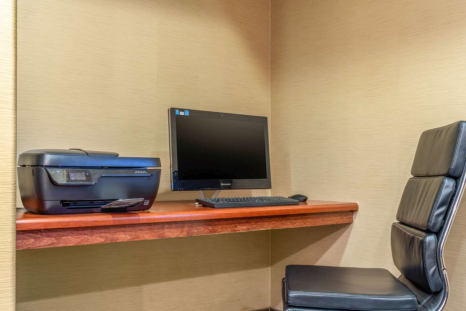 Comfort Inn & Suites Galt Lodi North 34/39