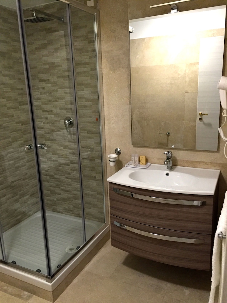 جناح جونيور بسرير مزدوج بإطلالة على البحر، Hotel Riviera Palace 3/4